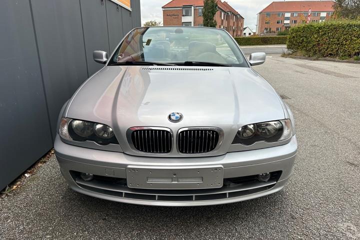 undefined BMW 325Ci fra 2000 set udefra