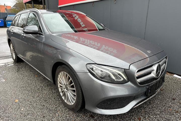 undefined Mercedes E350 d fra 2017 set udefra