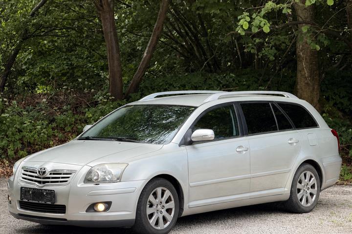 undefined Toyota Avensis fra 2008