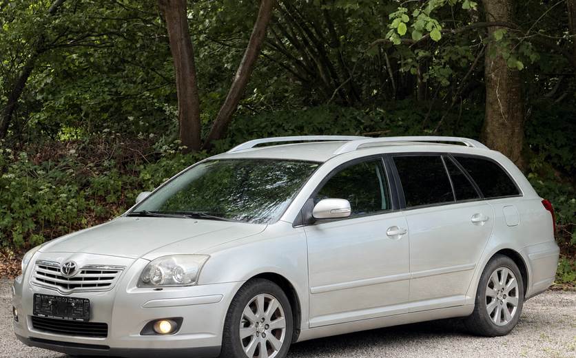 Toyota Avensis 1,8 Sol+ stc.