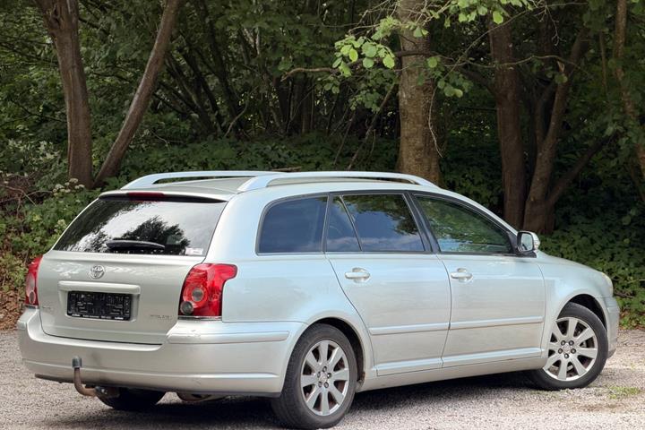 undefined Toyota Avensis fra 2008