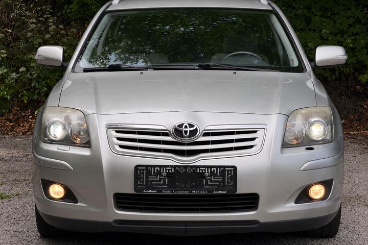 undefined Toyota Avensis fra 2008