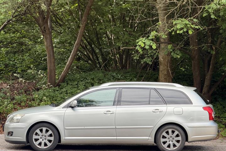 undefined Toyota Avensis fra 2008