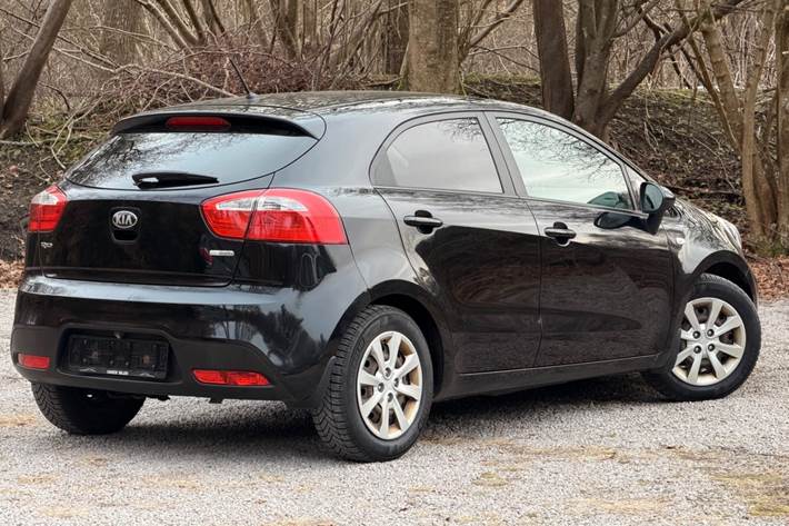 Sort Kia Rio fra 2014