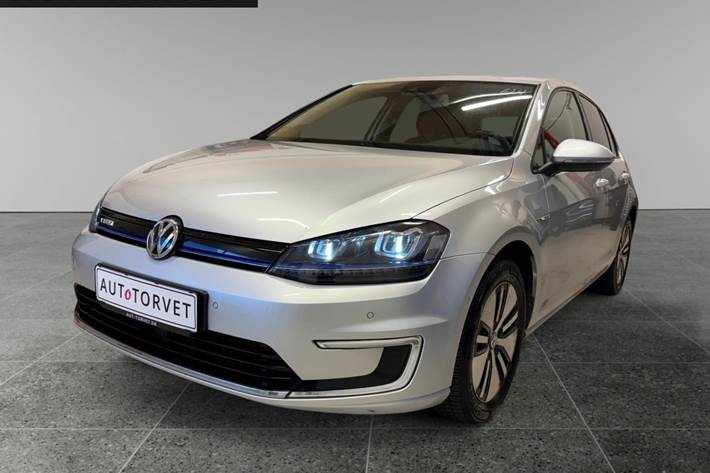 Sølv VW e-Golf VII fra 2015 set udefra