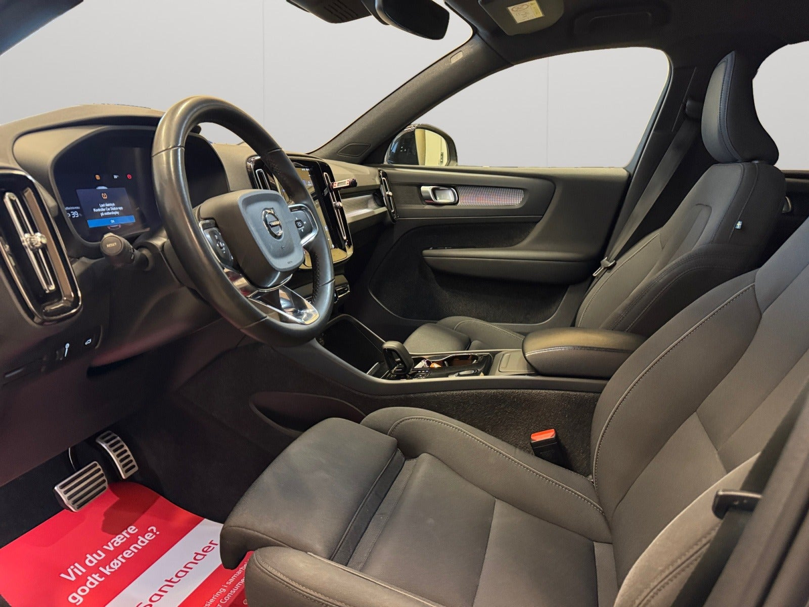 Blå Volvo XC40 fra 2022