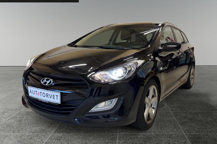 Sort Hyundai i30 fra 2014 set udefra