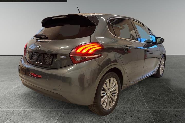 Grå Peugeot 208 fra 2016