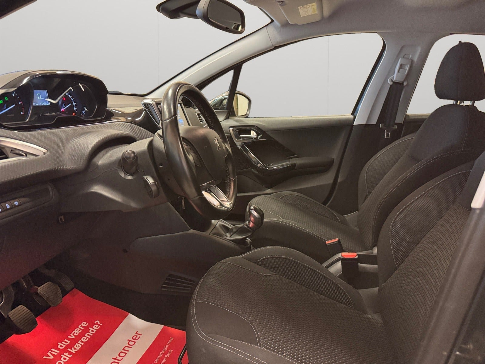 Grå Peugeot 208 fra 2016