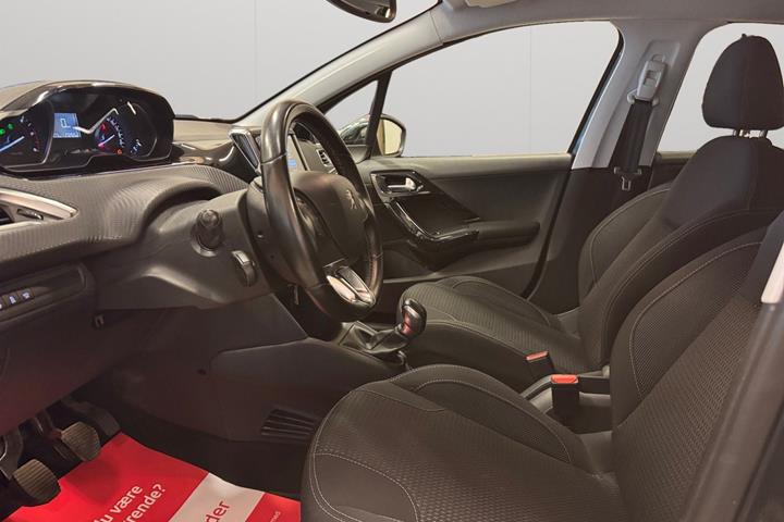 Grå Peugeot 208 fra 2016