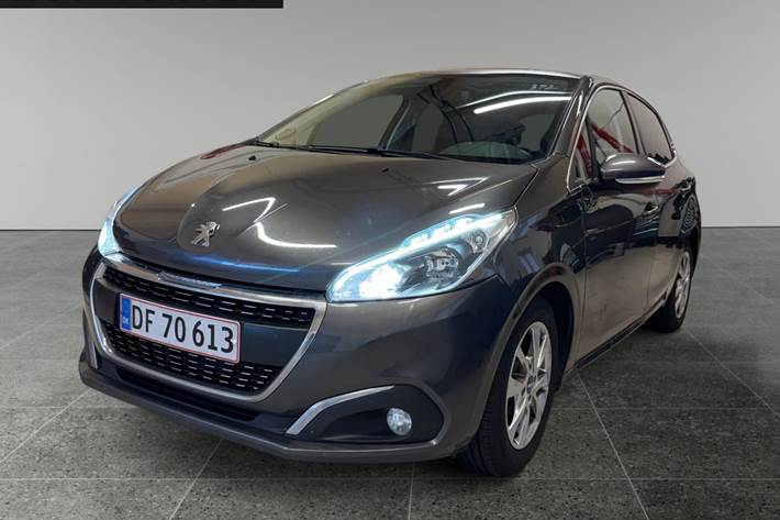 Grå Peugeot 208 fra 2020
