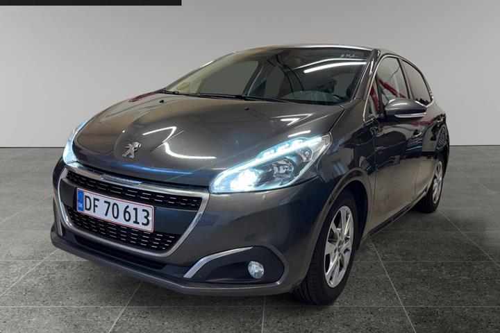 Grå Peugeot 208 fra 2020 set udefra