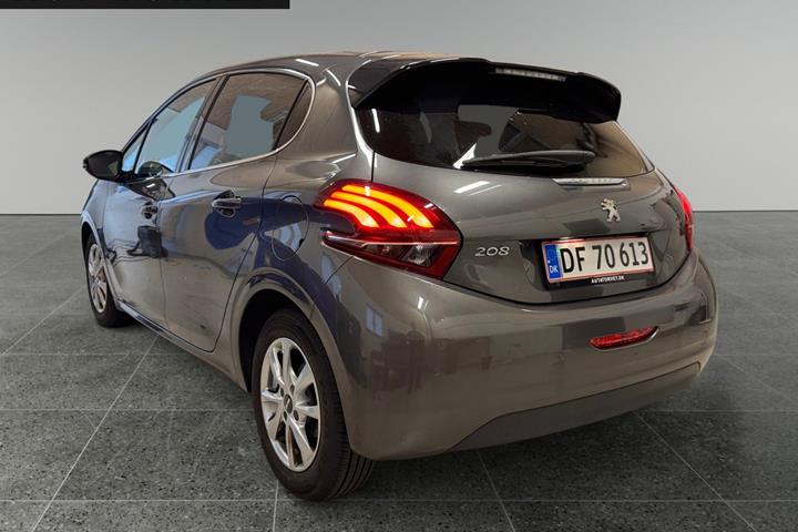Grå Peugeot 208 fra 2020