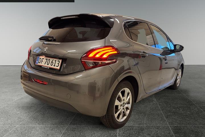Grå Peugeot 208 fra 2020