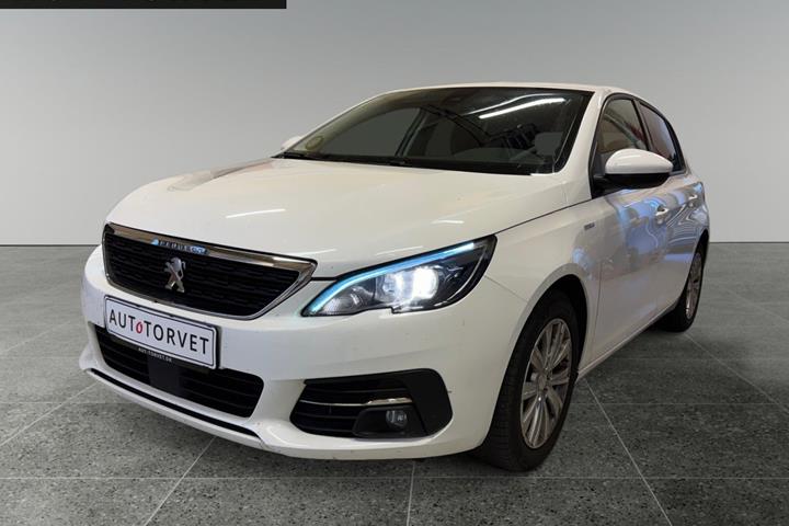 Hvid Peugeot 308 fra 2019 set udefra
