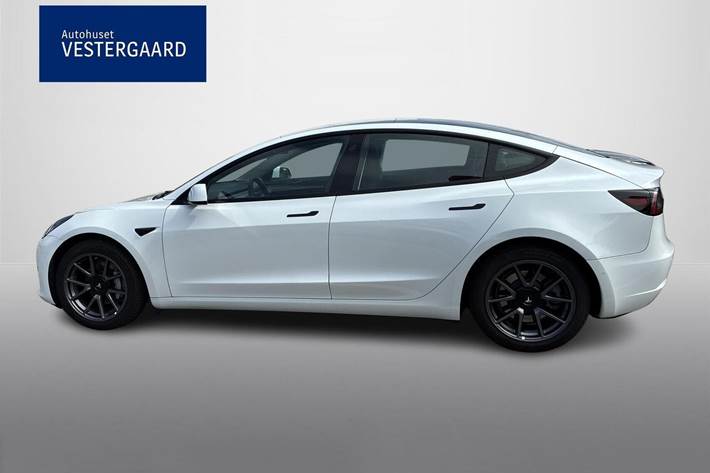 Hvid Tesla Model 3 fra 2021
