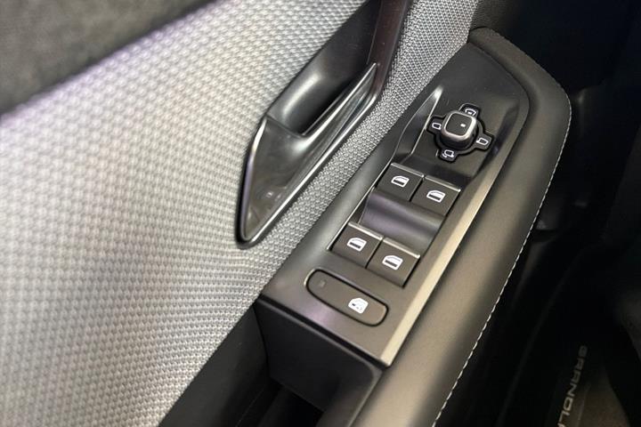 Hvid Opel Grandland-e fra 2025
