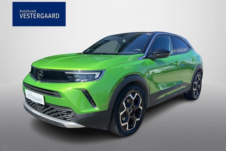 Grøn Opel Mokka-e fra 2022 set udefra