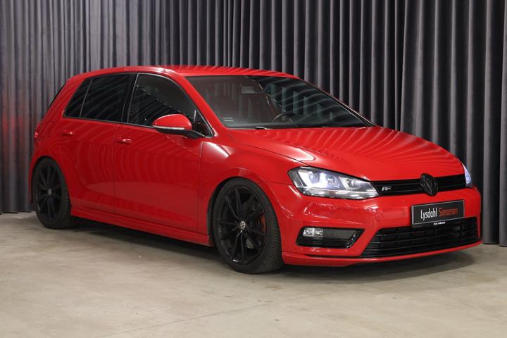 Rød VW Golf VII fra 2015