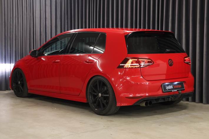 Rød VW Golf VII fra 2015
