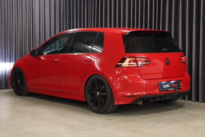 Rød VW Golf VII fra 2015