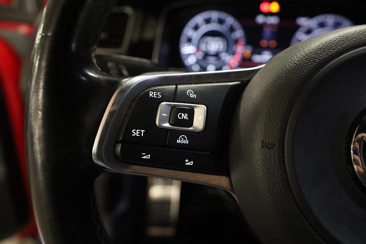Rød VW Golf VII fra 2015