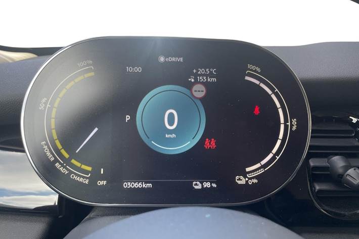 Sølv Mini Cooper SE fra 2023