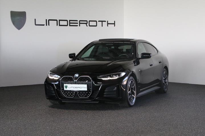 Sort BMW i4 fra 2023 set udefra