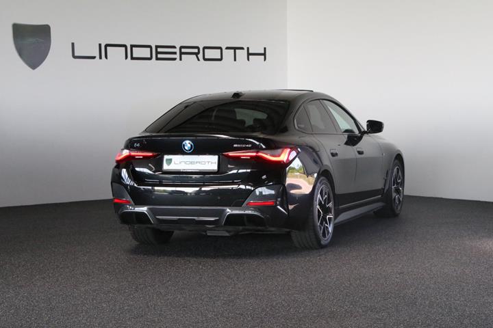 Sort BMW i4 fra 2023