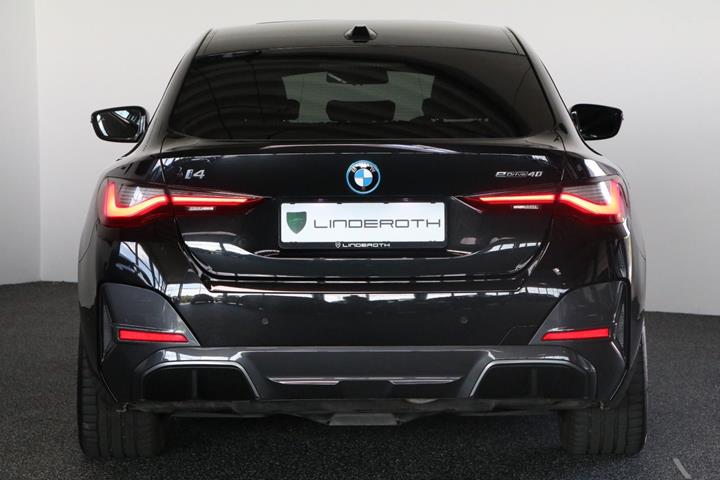 Sort BMW i4 fra 2023