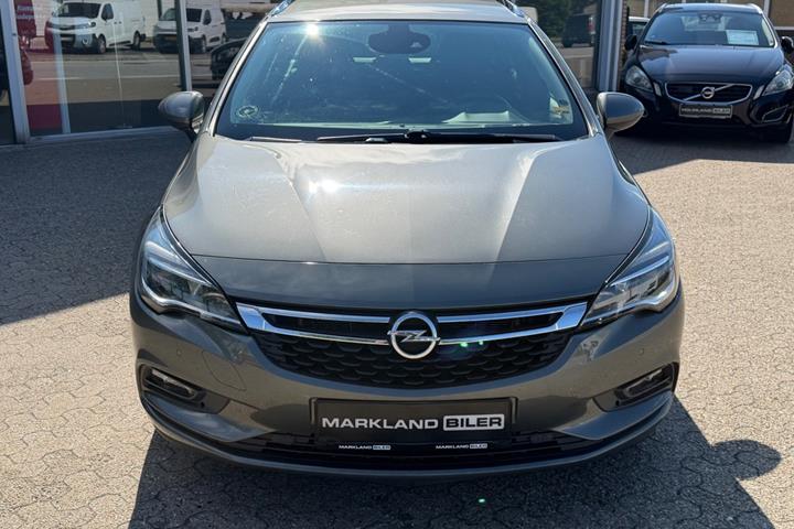Grå Opel Astra fra 2017