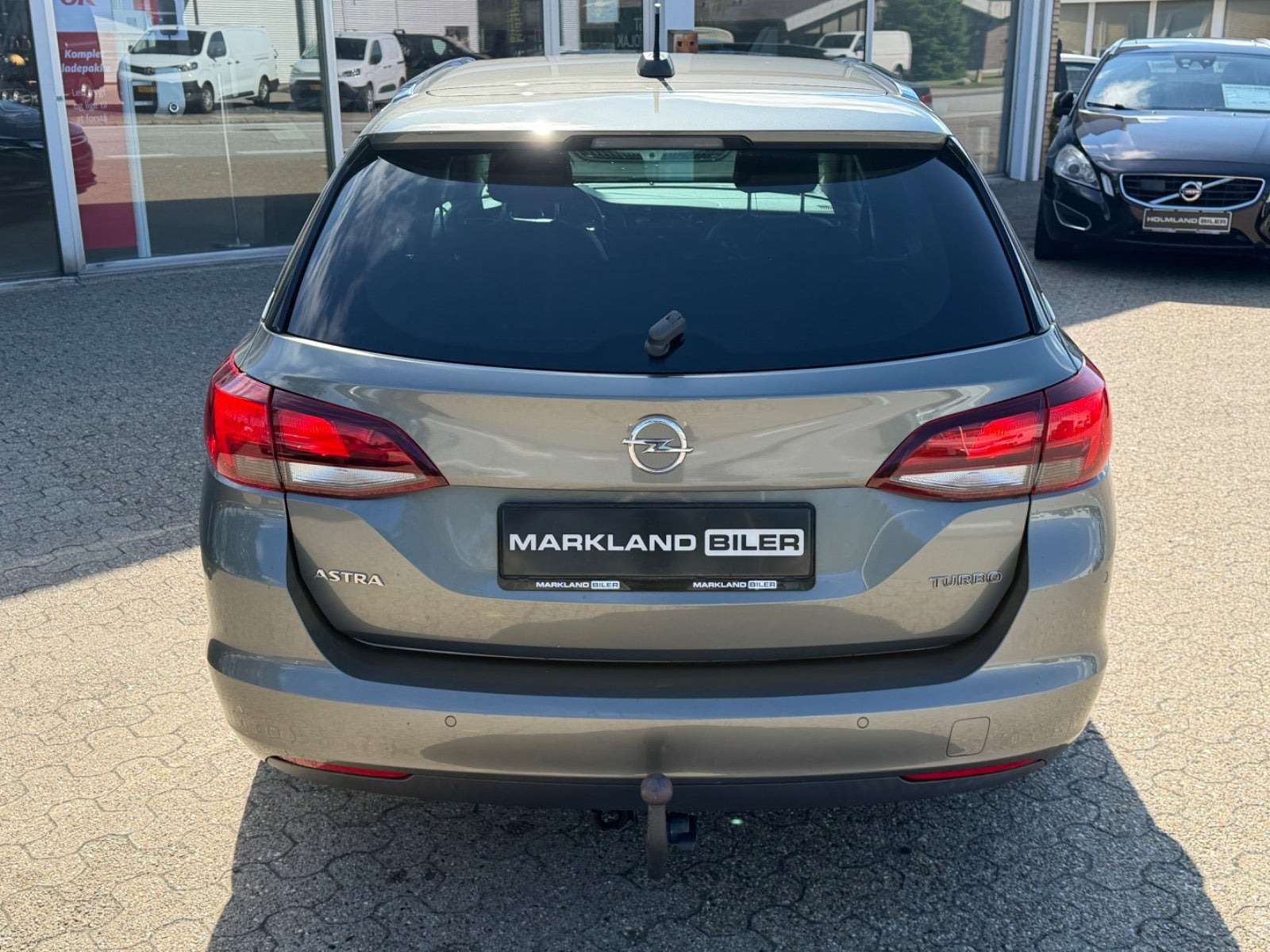 Grå Opel Astra fra 2017
