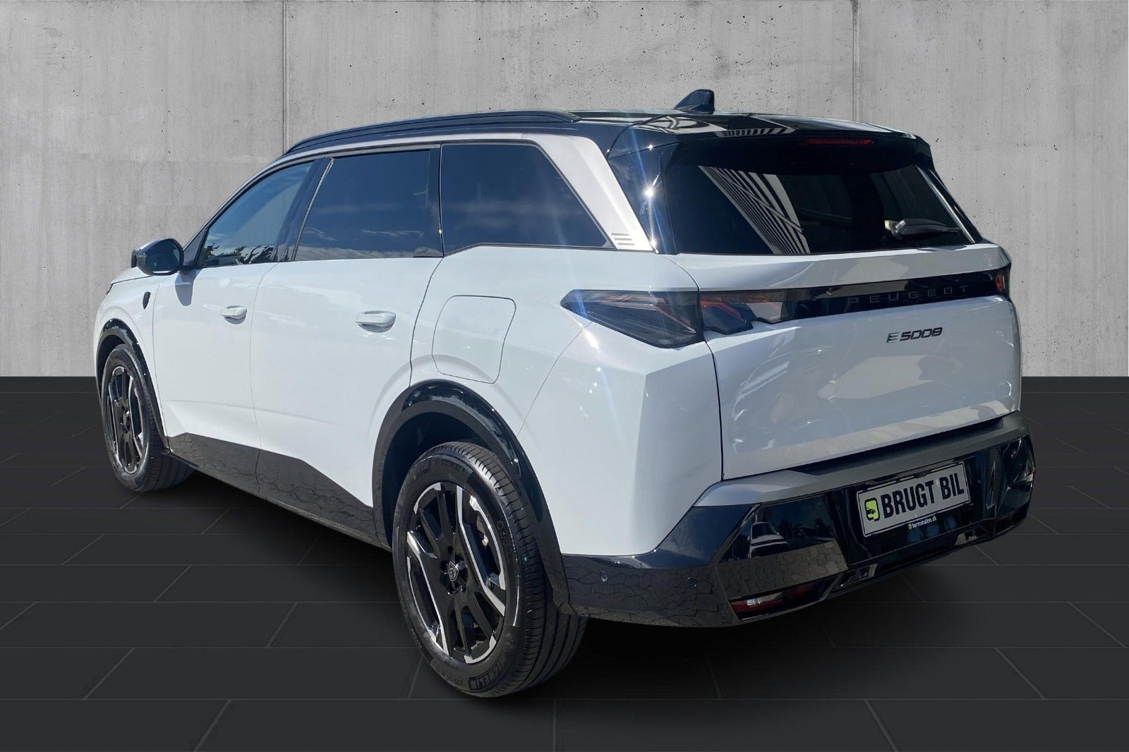 Hvid Peugeot e-5008 fra 2025