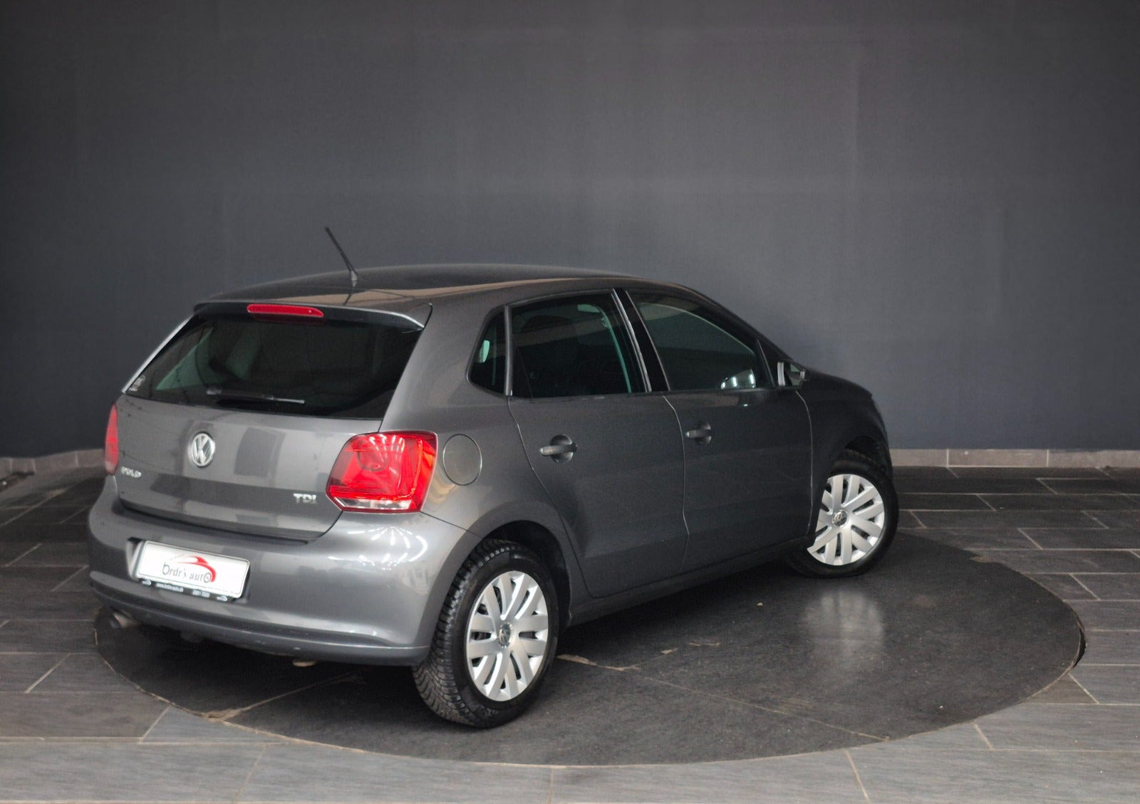 Grå VW Polo fra 2010