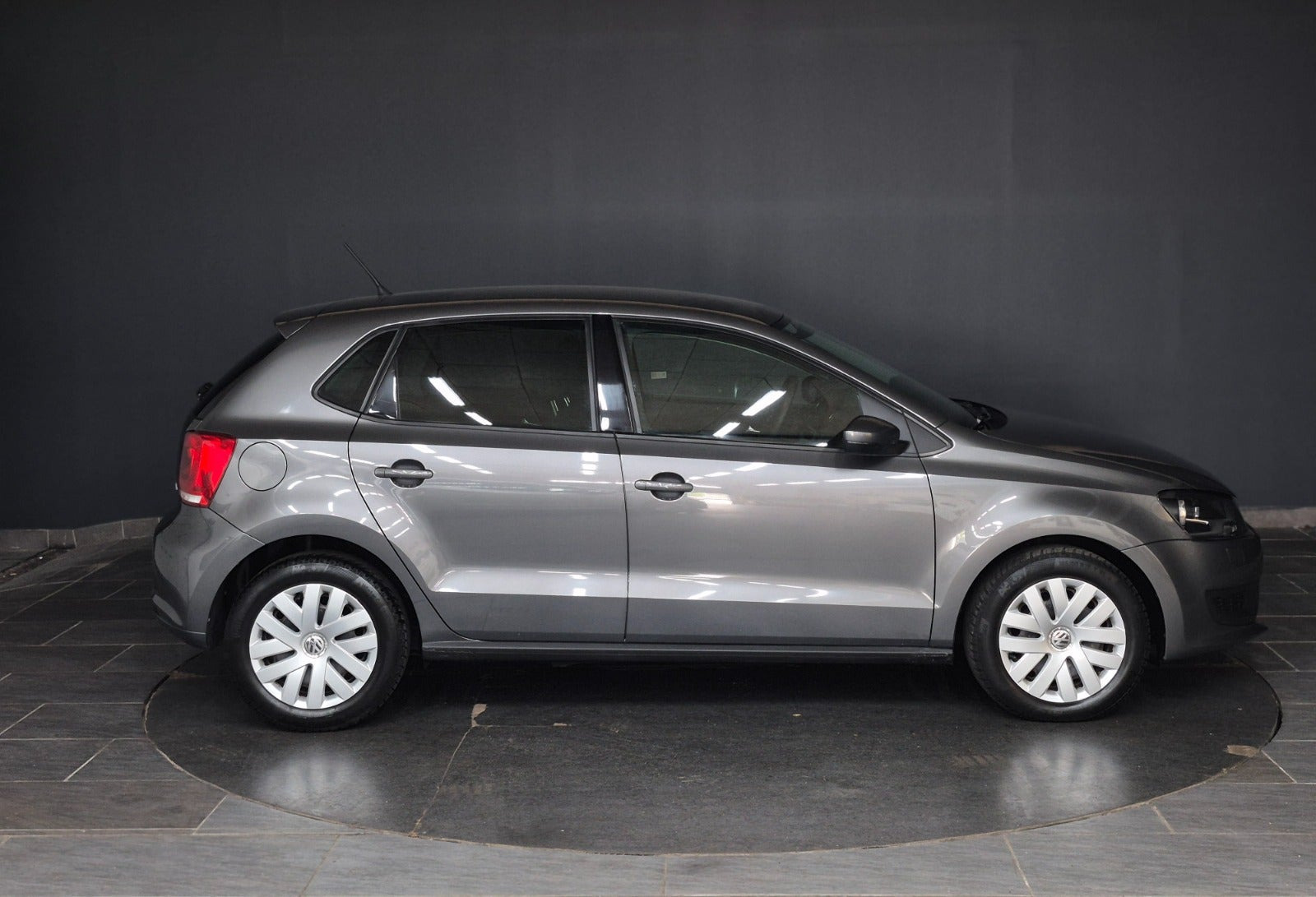 Grå VW Polo fra 2010