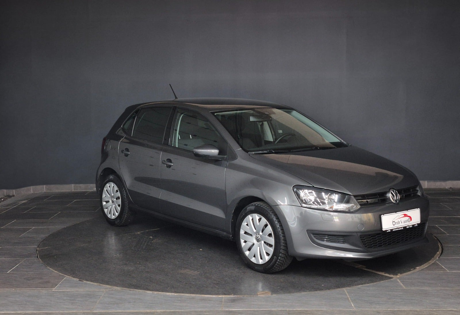 Grå VW Polo fra 2010