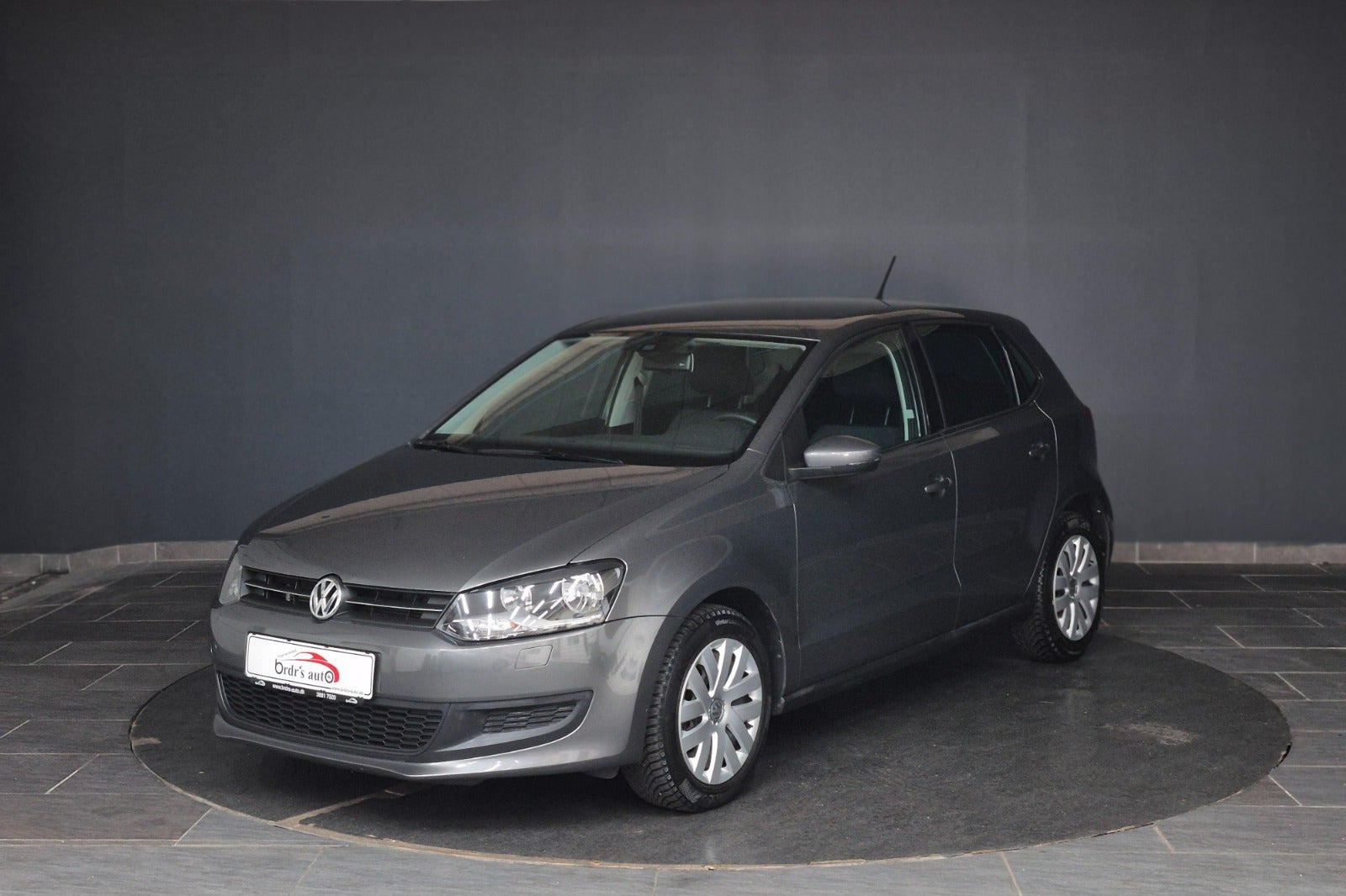 Grå VW Polo fra 2010