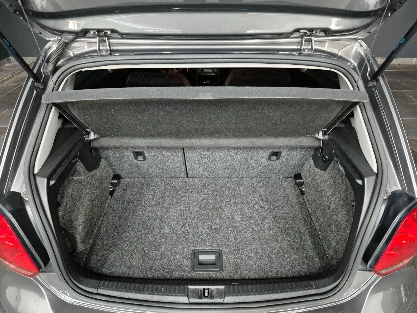 Grå VW Polo fra 2010