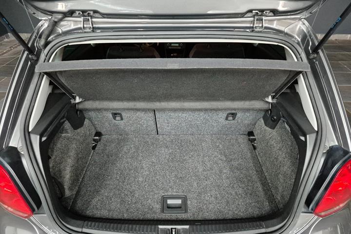Grå VW Polo fra 2010