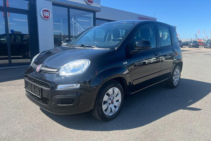 Sort Fiat Panda fra 2018 set udefra