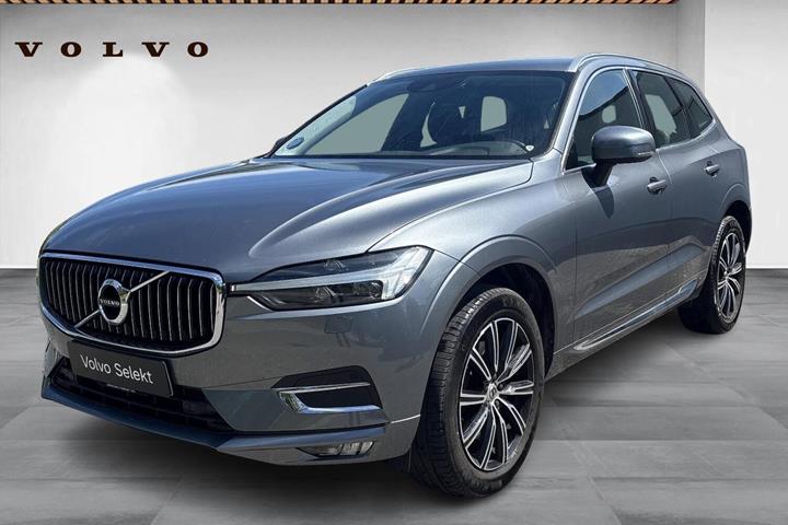 Grå Volvo XC60 fra 2021 set udefra