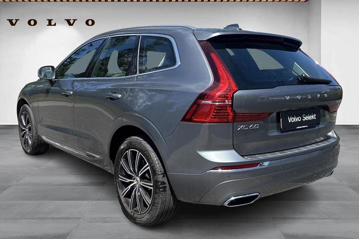 Grå Volvo XC60 fra 2021