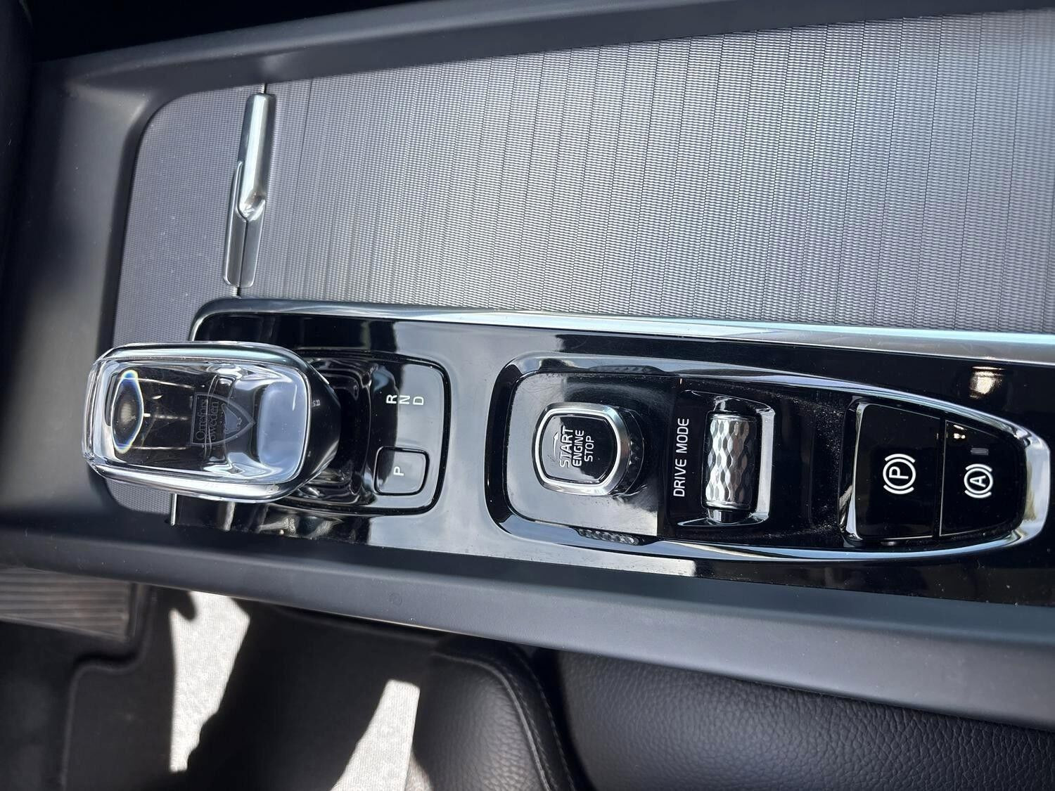 Grå Volvo XC60 fra 2021