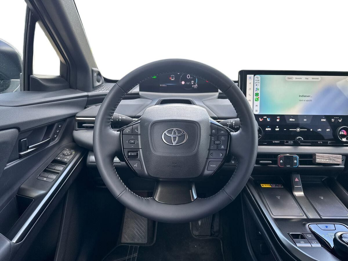 Sølv Toyota BZ4X fra 2026