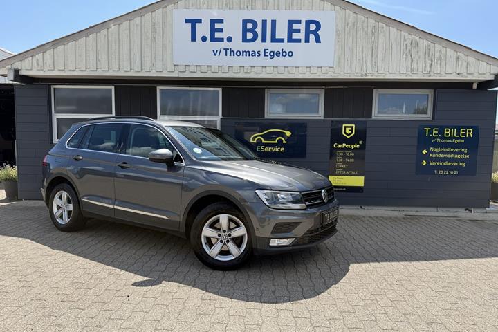 Sort VW Tiguan fra 2017 set udefra