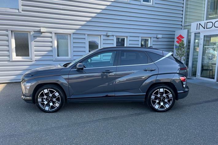 Grå Hyundai Kona fra 2024
