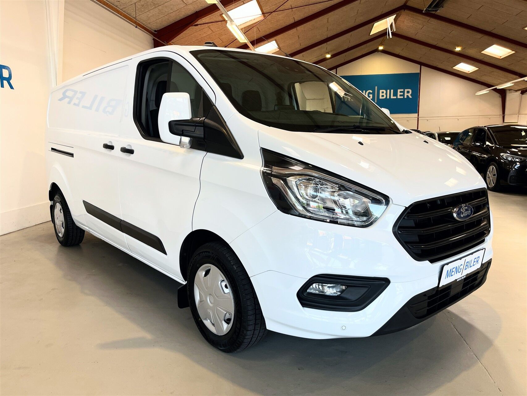 Hvid Ford Transit Custom fra 2023
