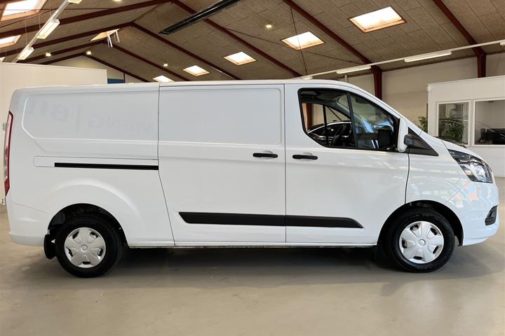 Hvid Ford Transit Custom fra 2023
