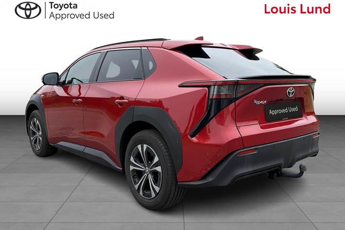Rød Toyota BZ4X fra 2025