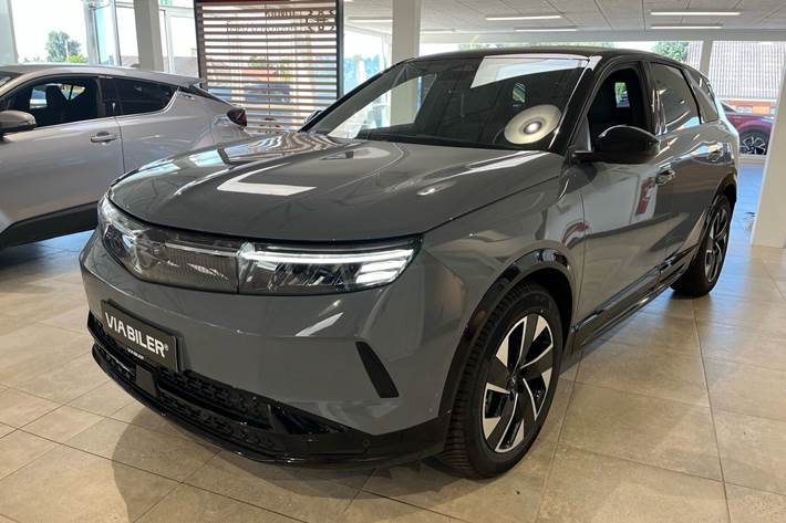 Grå Opel Grandland fra 2026